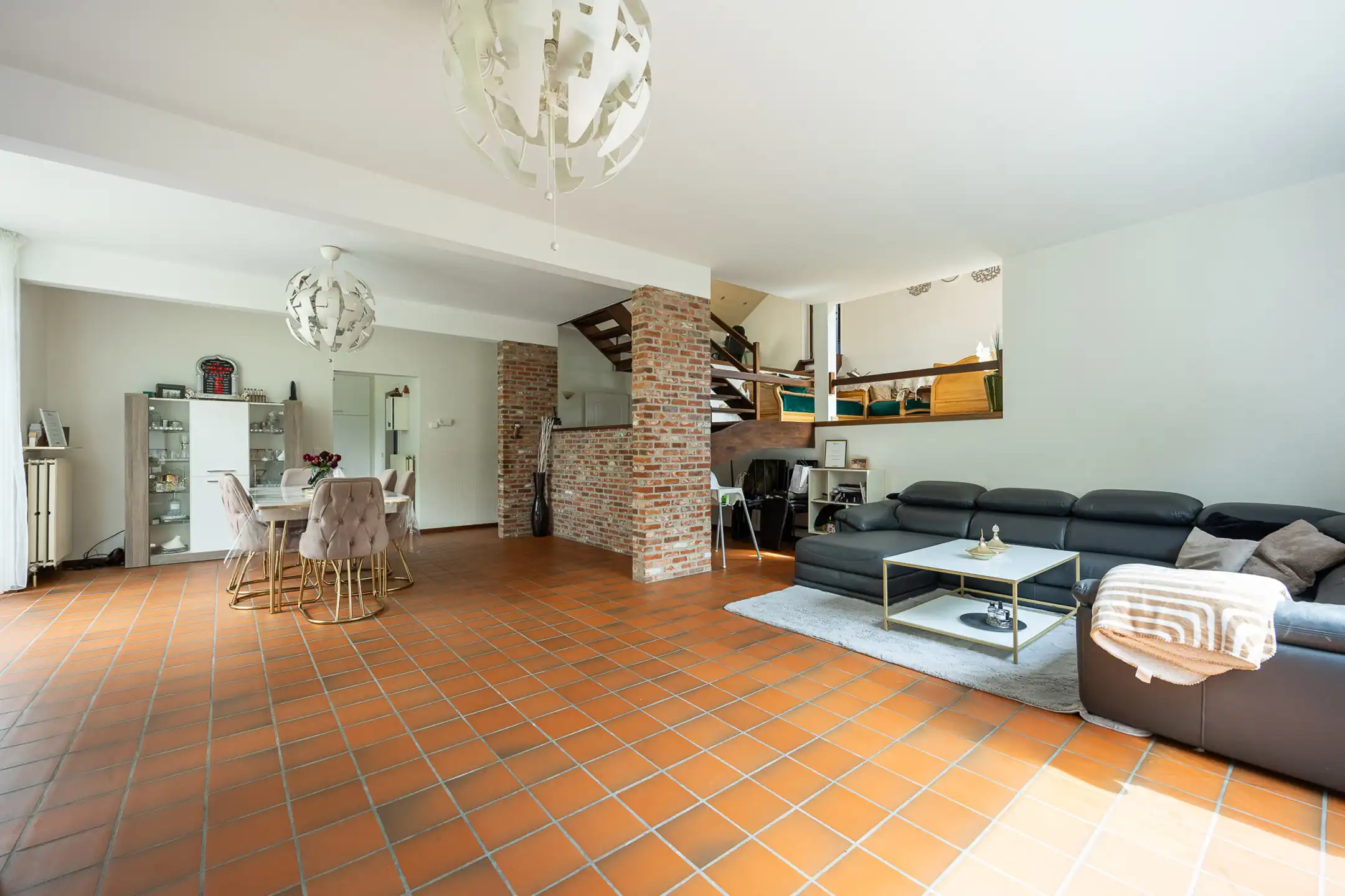 Ruime woning met 4-5 slpks en bedrijfsruimte in Turnhout. foto 5