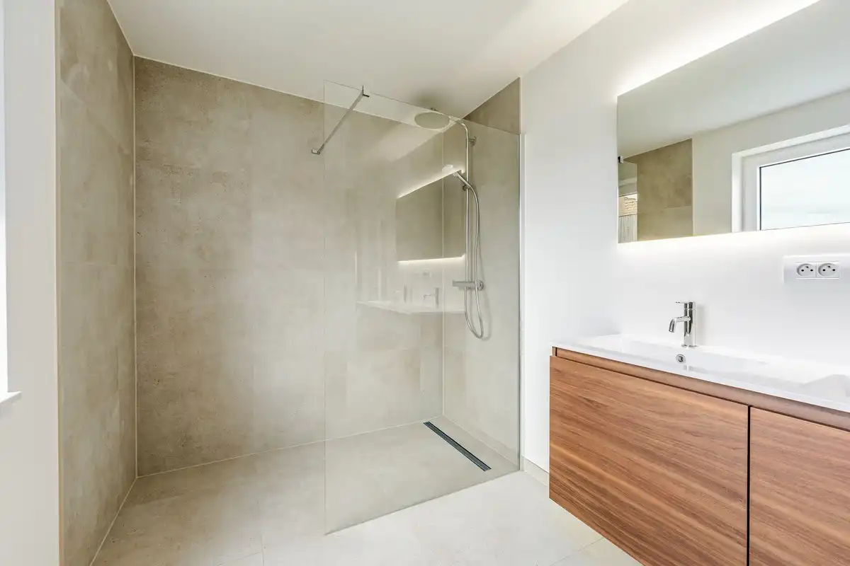 VOLLEDIG AFGEWERKTE MODERNE OPEN NIEUWBOUWWONING TE OOSTDUINKERKE foto 13