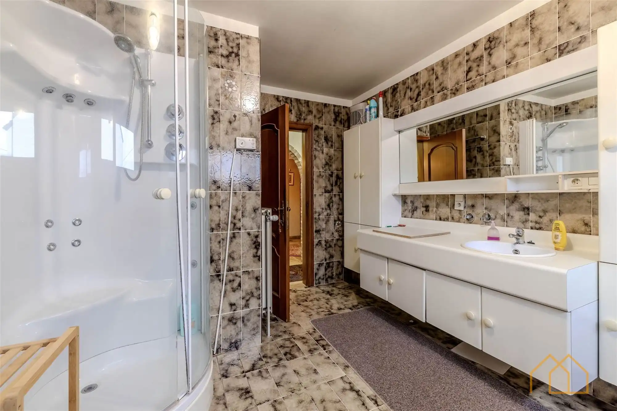 Ruime woning op 12a met veel kelder en garage foto 13
