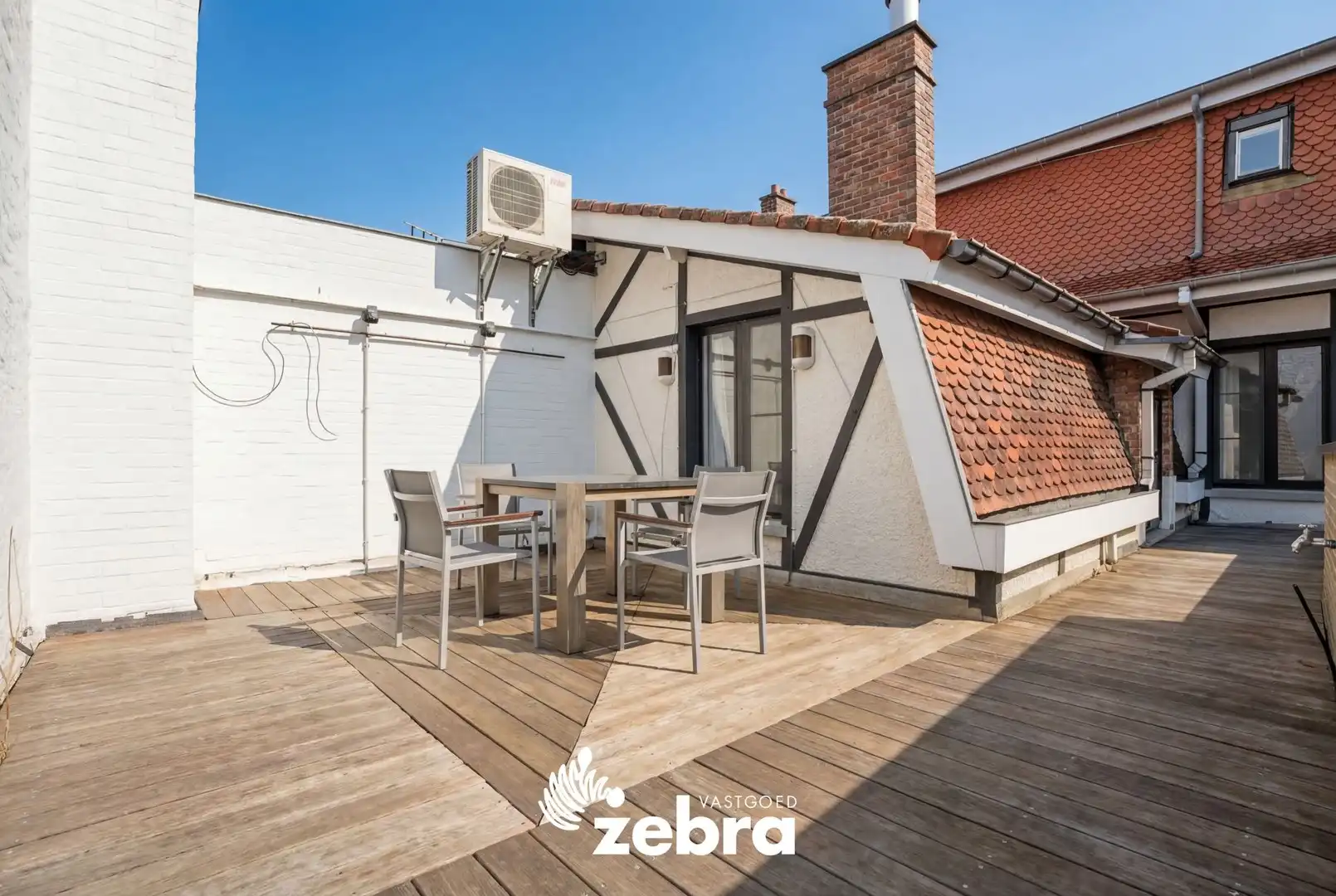 Stijlvolle, volledig gemeubelde karakterwoning in het centrum van Roeselare! foto 23