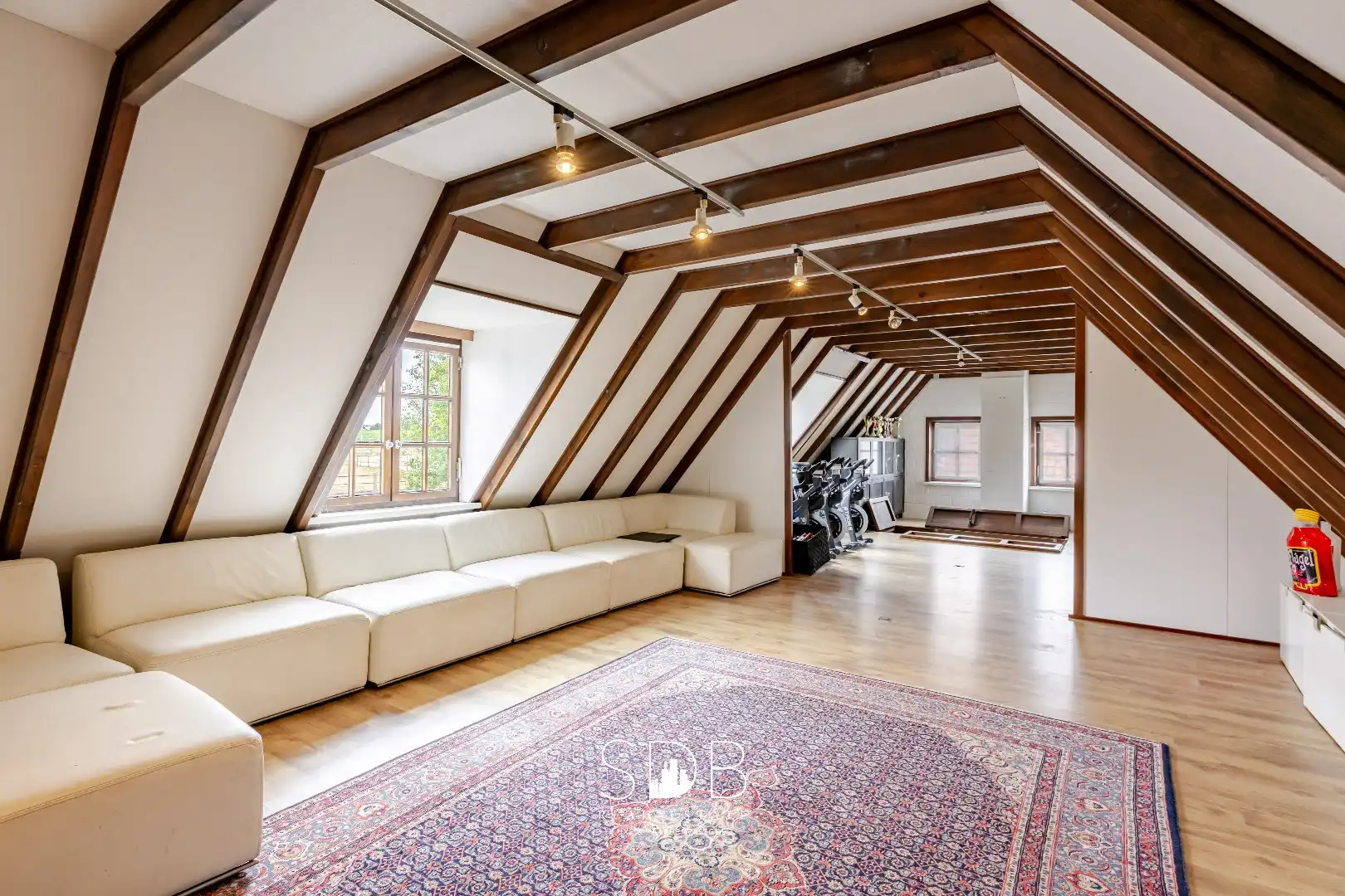 Landelijke villa met bijgebouwen en graslanden op 23.740m² foto 20