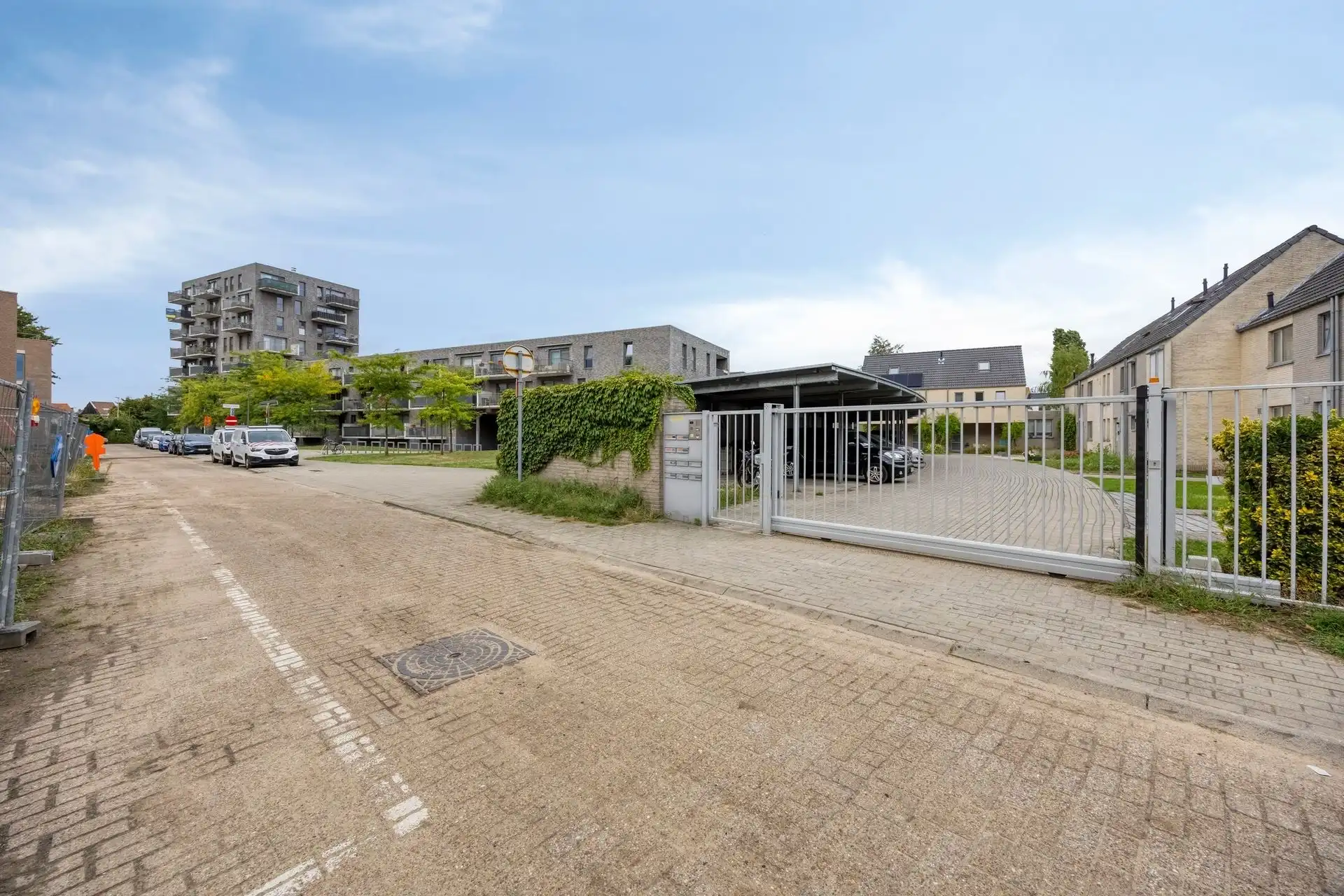 STIJLVOLLE EN INSTAPKLARE WONING MET TUIN EN CARPORT ! foto 19