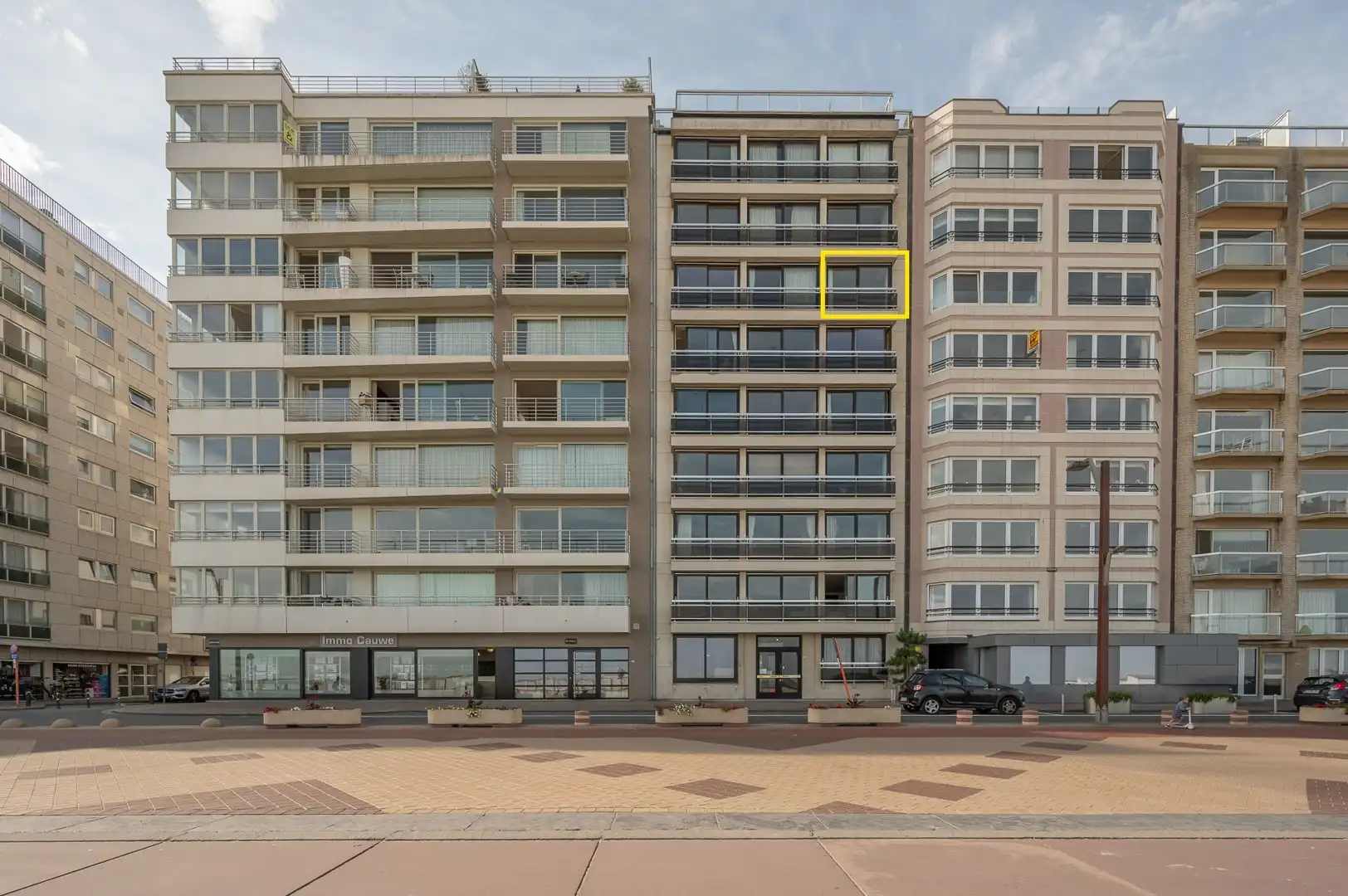 Gerenoveerd appartement met terras, twee slaapkamers en zwembad foto 15