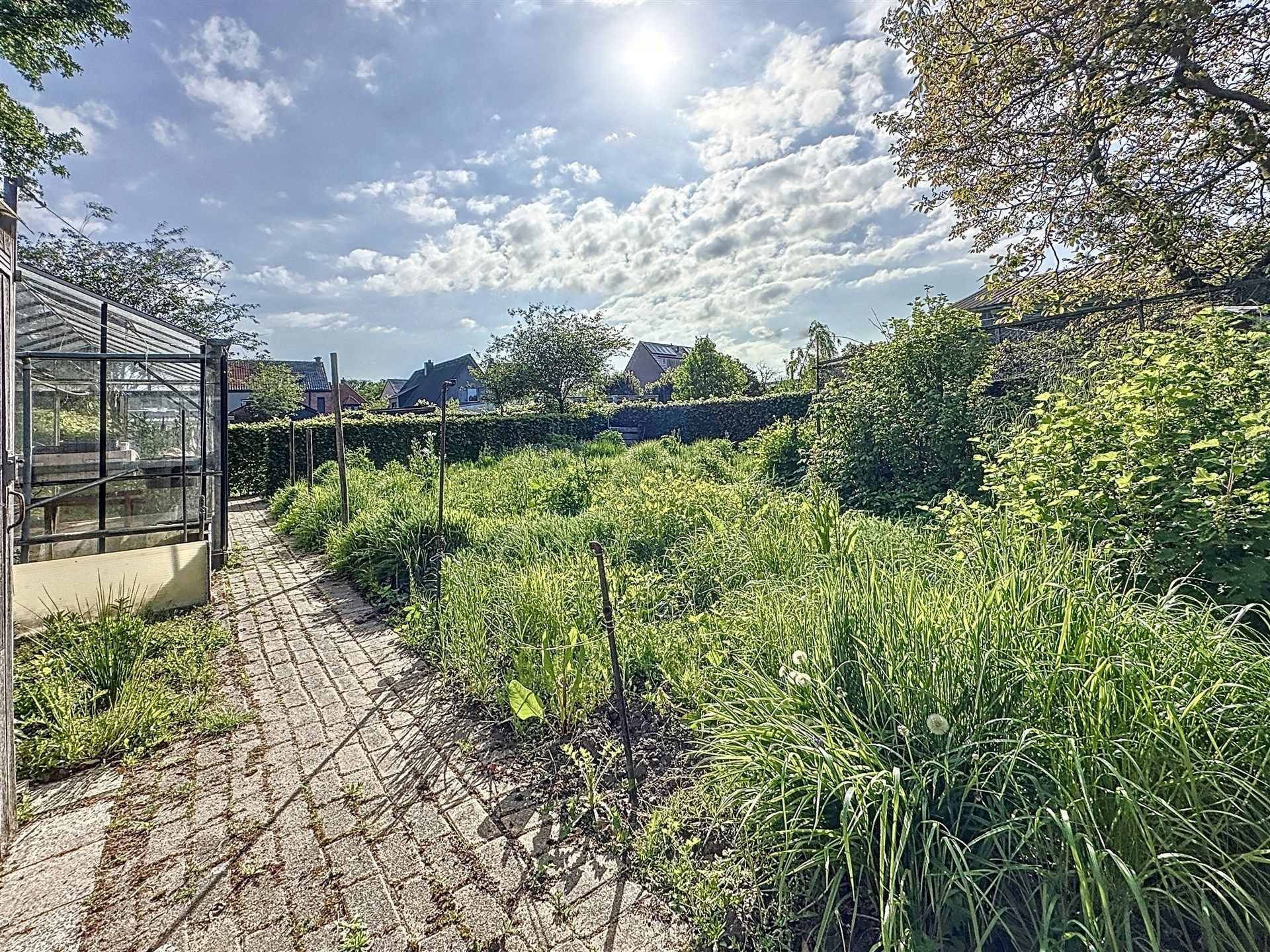 Instapklare woning met 3 slaapkamers en aparte garage op perceel van 810 m² foto 18