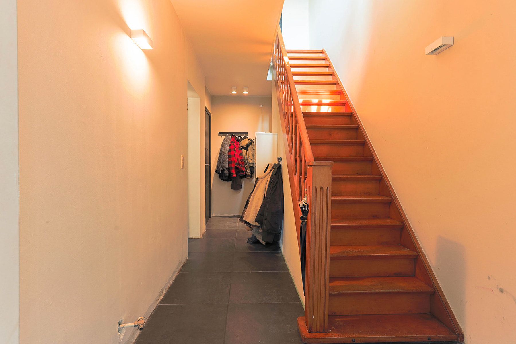 Instapklare woning met nieuwe aanbouw, 3 slks. en tuin foto 13