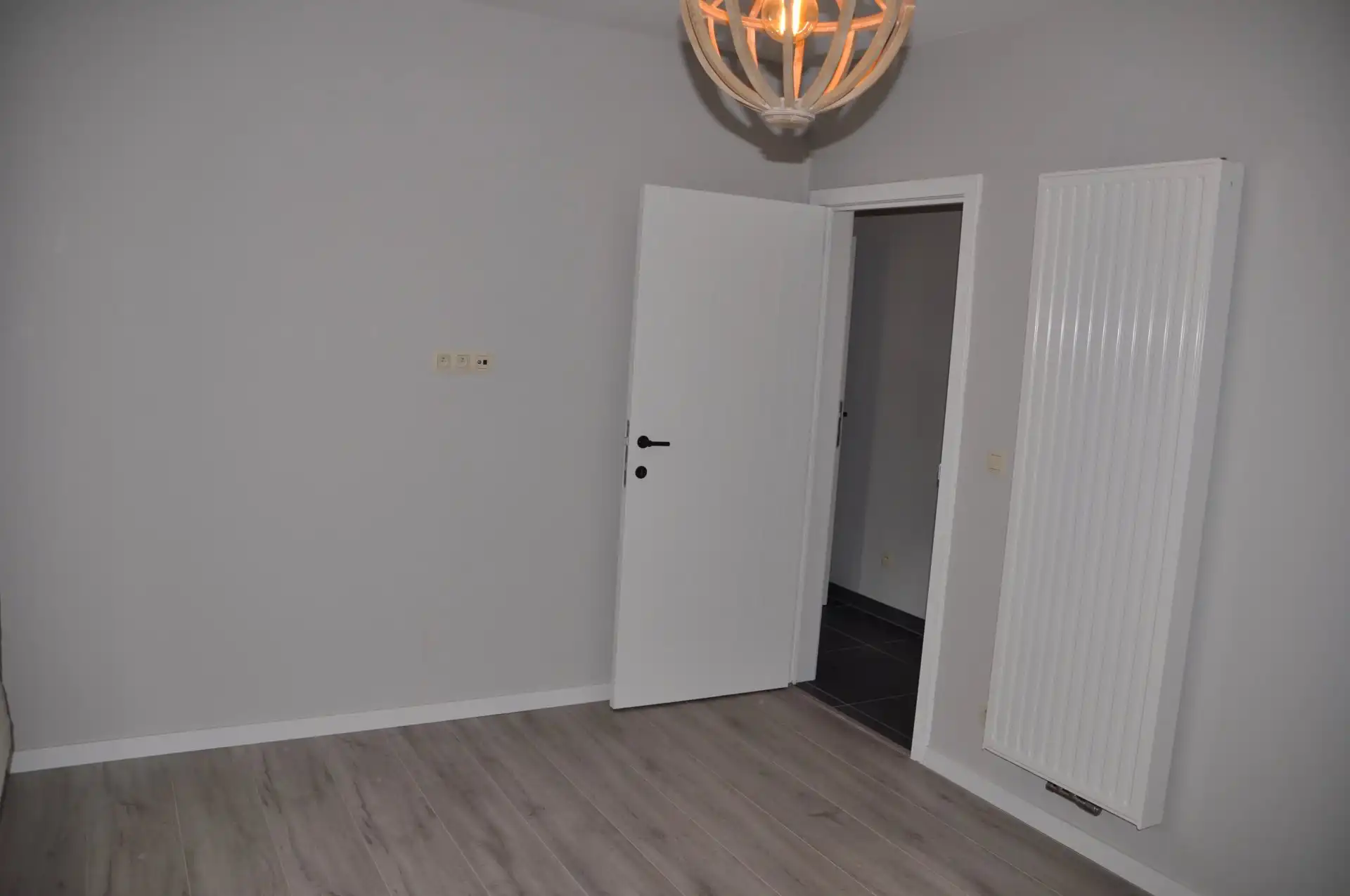 TIJDLOZE GERENOVEERDE WONING MET 2 SLPK’S IN RUSTIGE BUURT IN VELDWEZELT foto 21