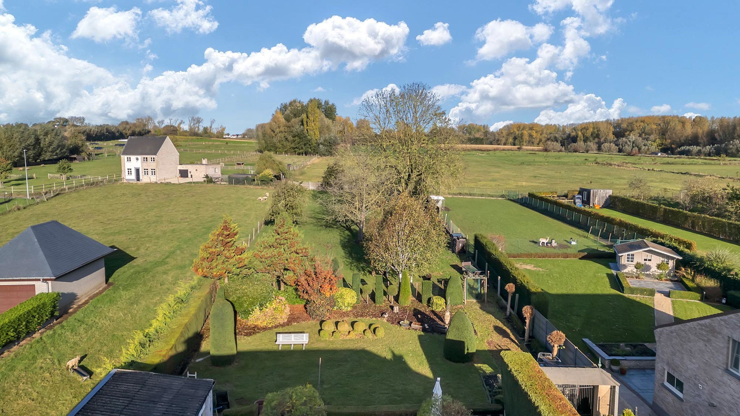 Instapklare woning met ruime tuin en garage foto 28