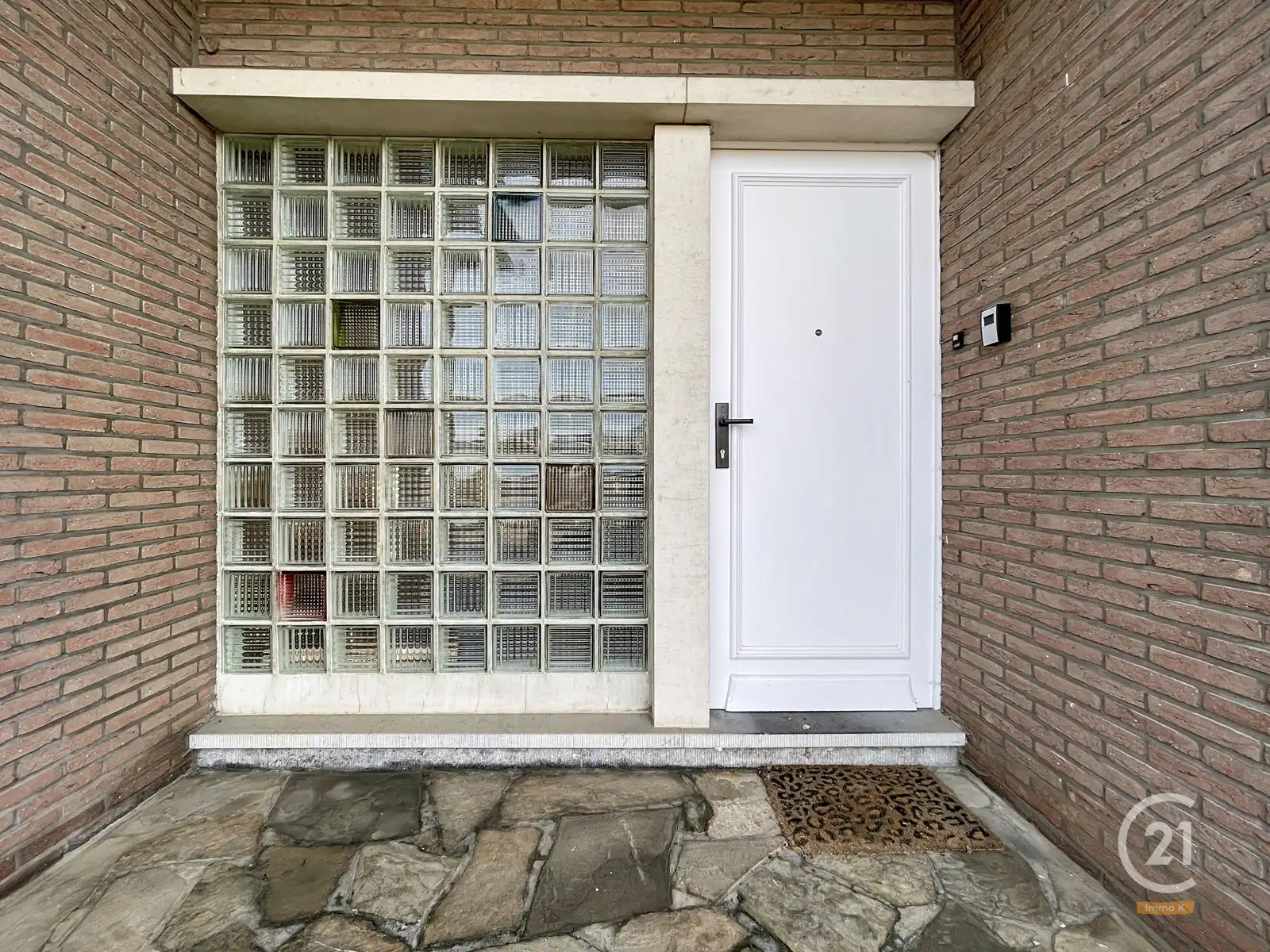Ruime gelijkvloerse woning met 4 slpks, garage en tuin foto 4
