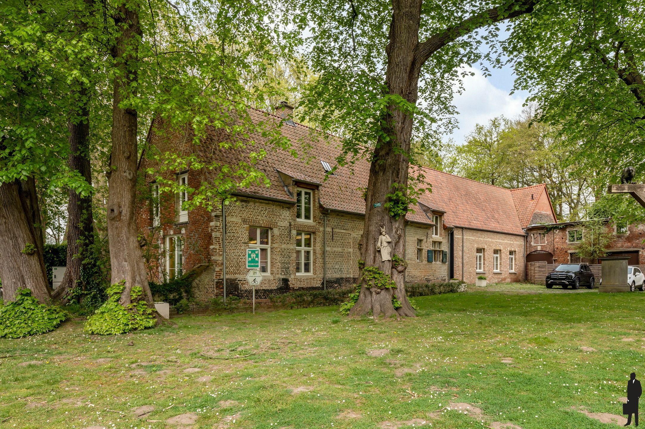Uitzonderlijk kasteelhoeve in het park van Kasteel Wissekerke. foto 58
