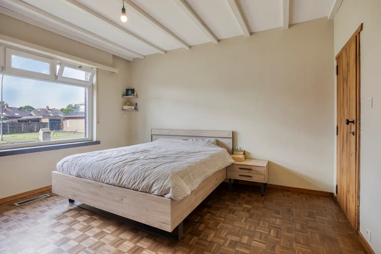 Ruime laagbouwwoning op 1806m² met omheinde tuin foto 14