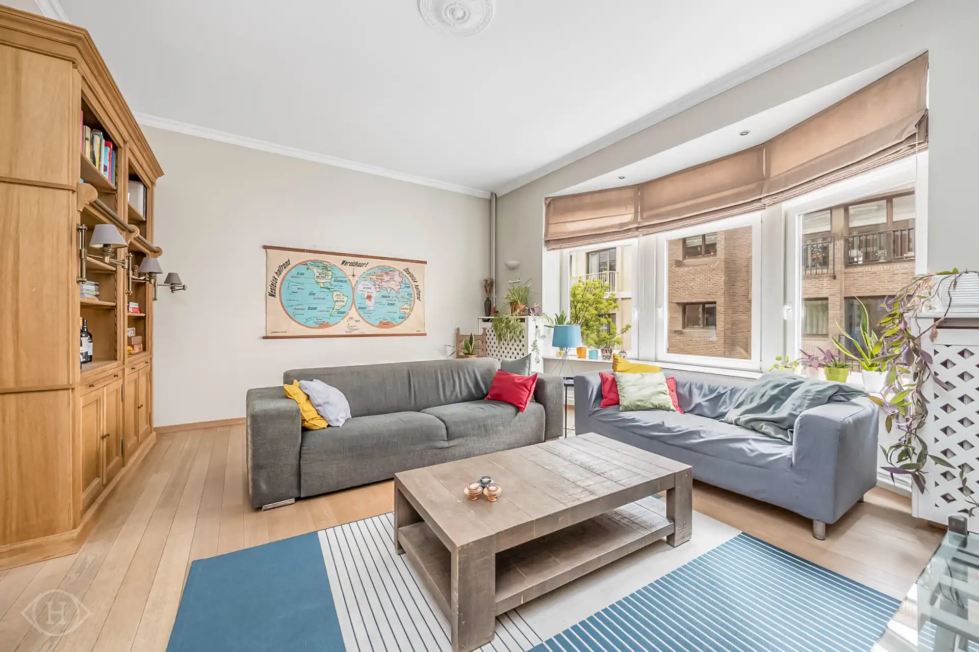 Herenhuis met vergunning voor 3 app. (+ twee garageboxen) foto 6