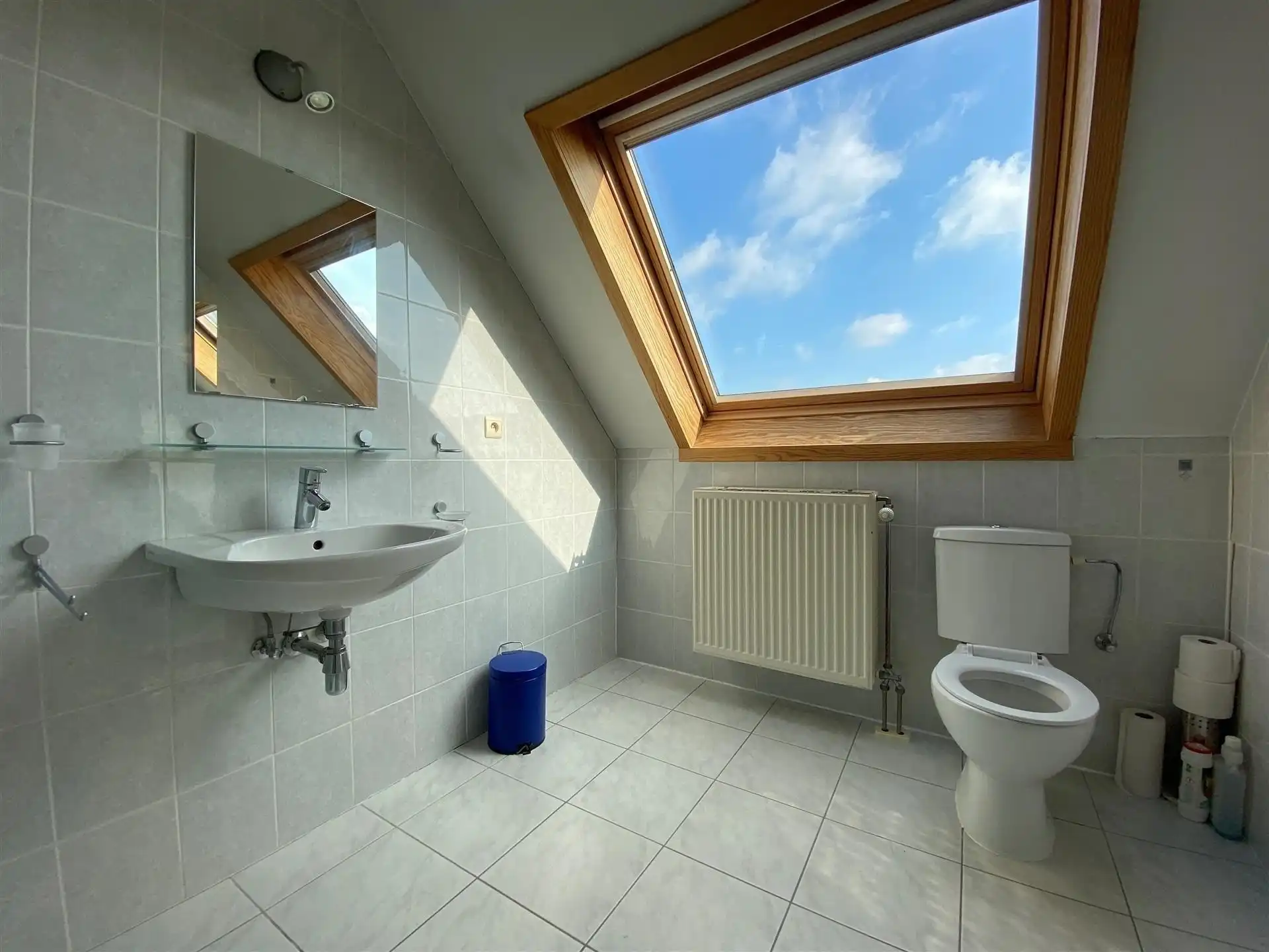 Halfopen woning met 4 slaapkamers en 2 badkamers. foto 28