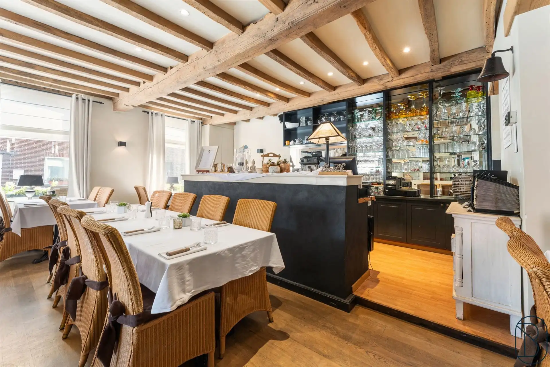 Goedgelegen charmante eigendom met veel potentieel! foto 4