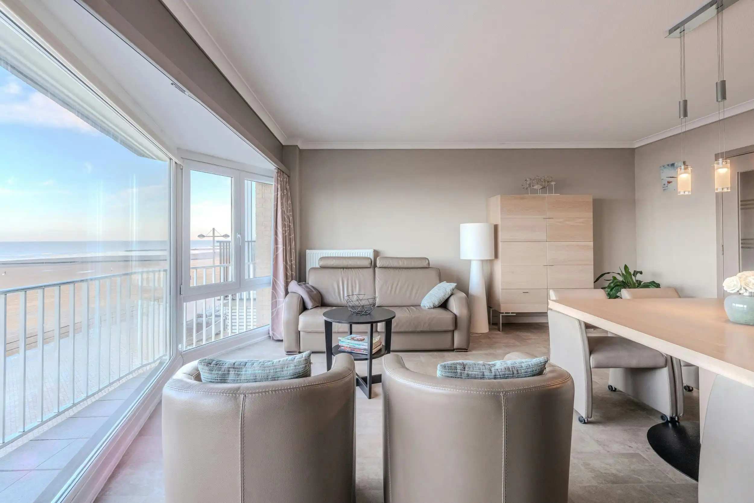 Ruim tweeslaapkamer appartement met frontaal zeezicht! foto 10