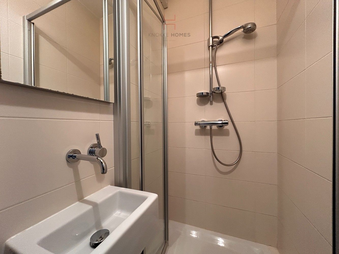 Ruim 3 slaapkamer-appartement met frontaal zeezicht foto 9