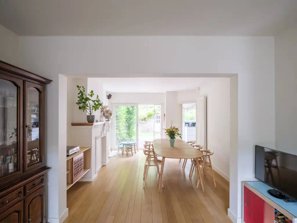 Karaktervolle burgerwoning (225 m²) met romantische tuin, gelegen in de gegeerde stationsbuurt foto 8