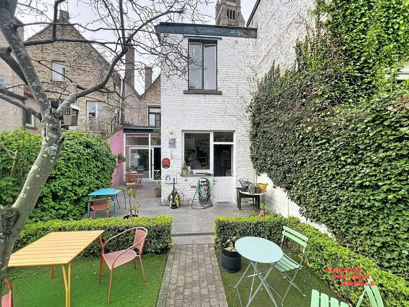 Centraal gelegen handelswoning met 4 slaapkamers en riante tuin  foto 26