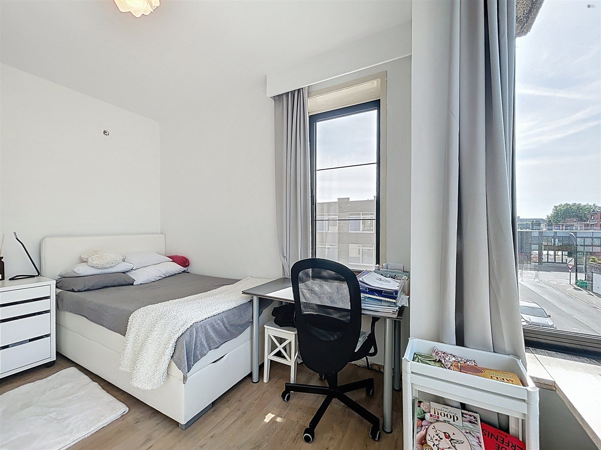 Prachtig drie slaapkamer appartement in hartje Beveren! foto 8