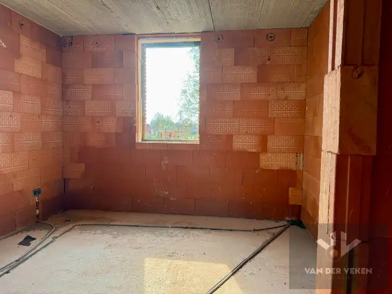 Moderne halfopen nieuwbouwwoning met 4 slaapkamers en 2 badkamers met carport foto 14