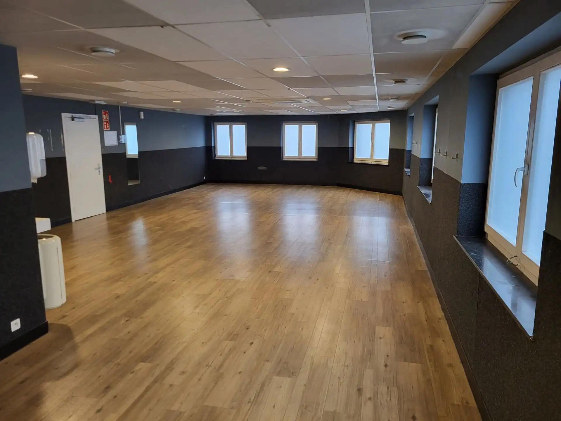 TE HUUR: Pand van 1386m² op de Pauwengraaf, Maasmechelen foto 7