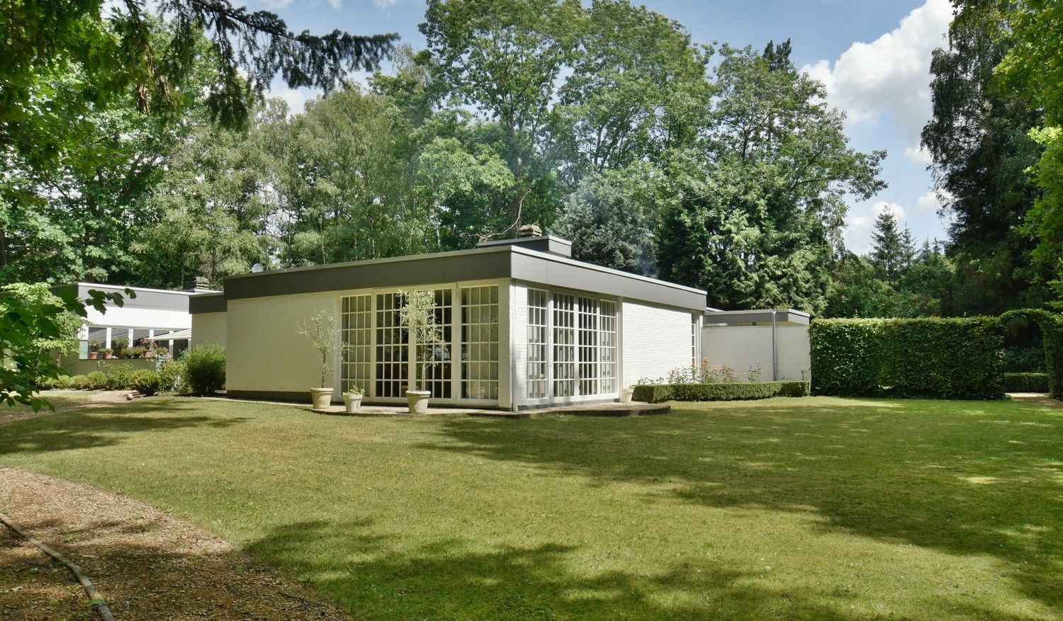 Schitterende villa-bungalow (450 m²), exclusief gelegen in de villawijk "Zilverkust" te Lanaken-Rekem, op een fraai perceel van 2.850 m² foto 25