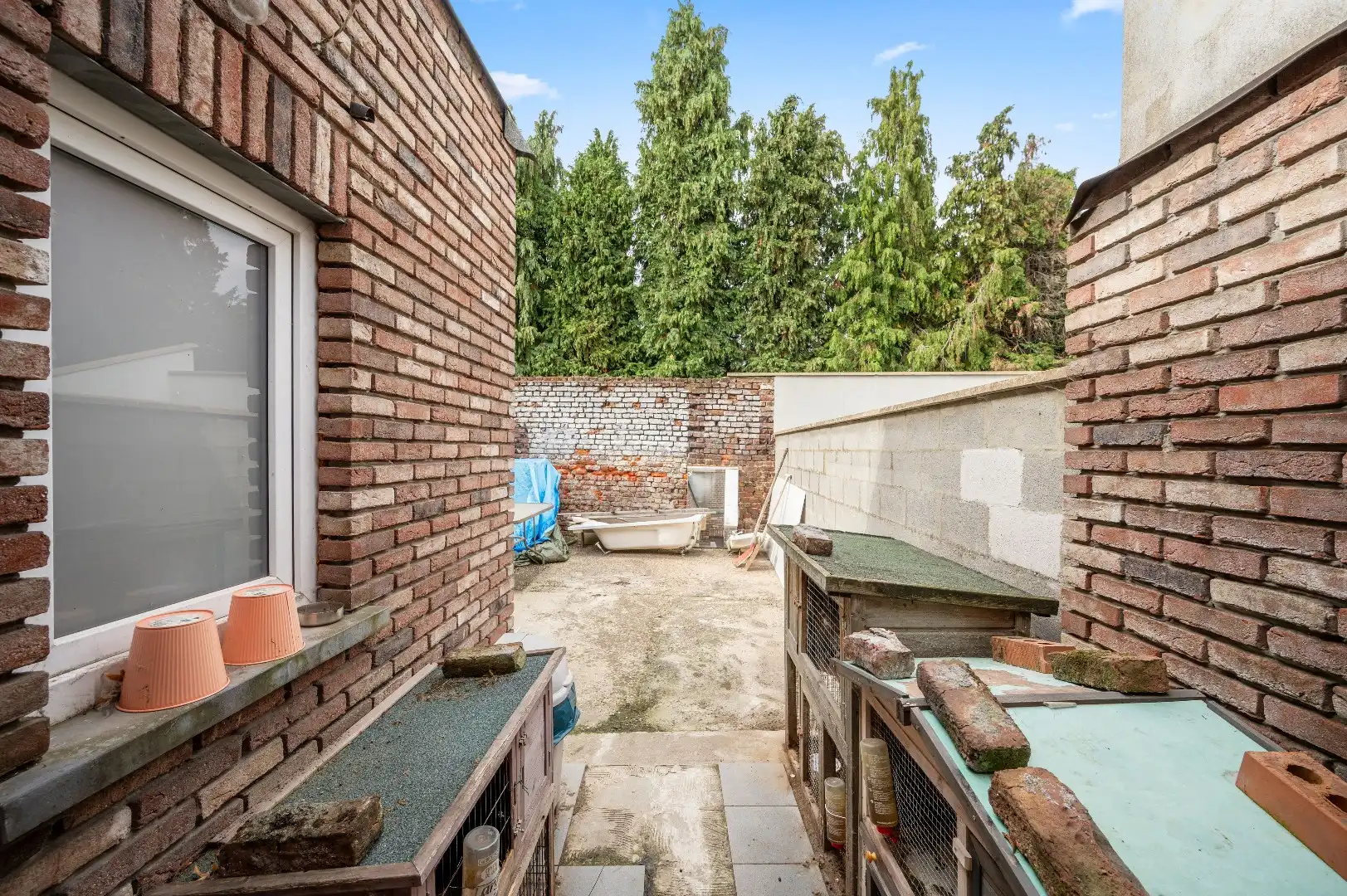 Af te werken rijwoning op de Tiense stadsrand foto 16