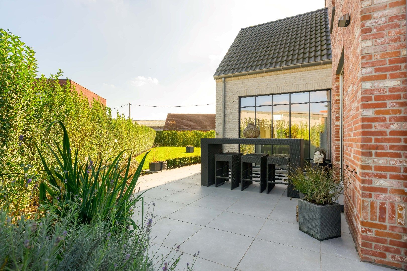 RECENTE HALF OPEN BEBOUWING (BJ 2019) MET TUIN | GARAGE | 3 SLPKS foto 2