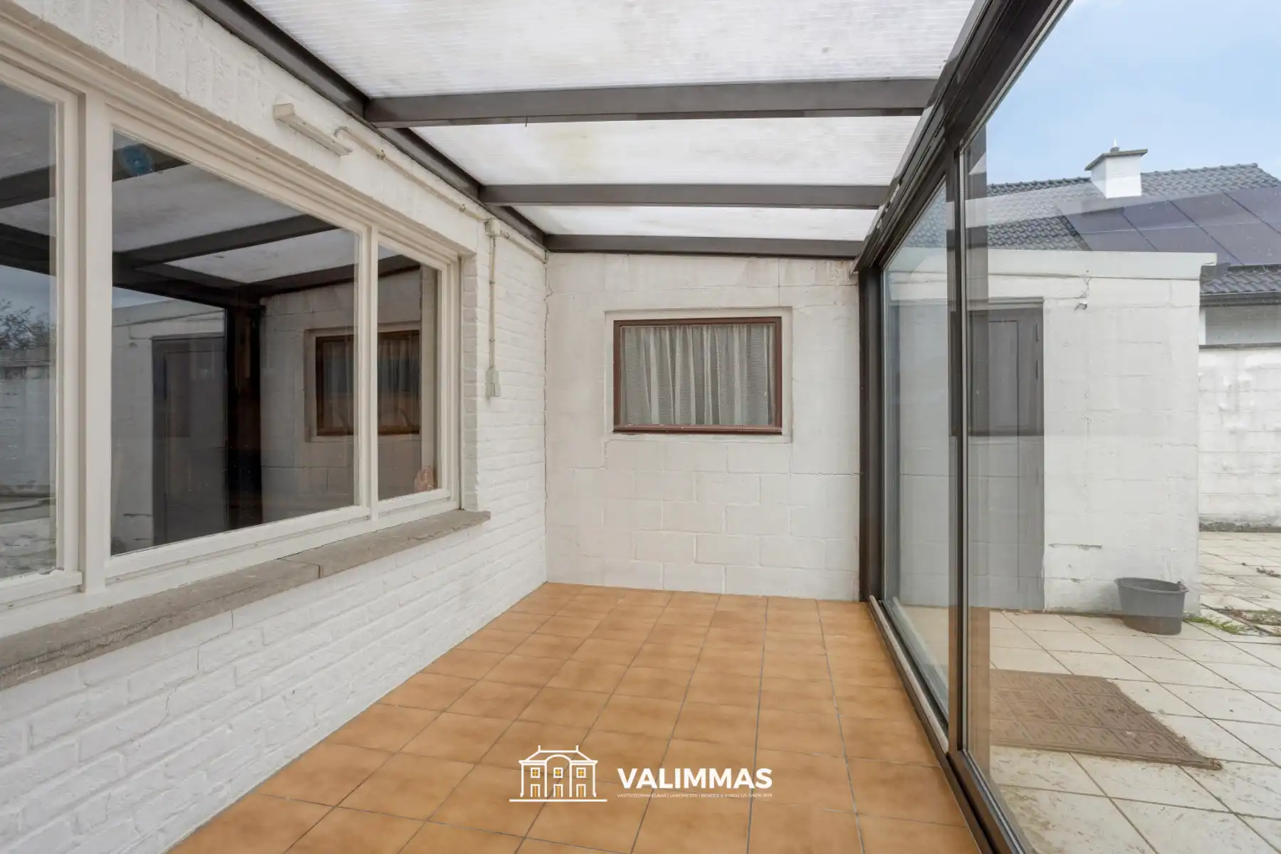 Een landelijk gelegen driegevelwoning met garage en tuin... foto 9