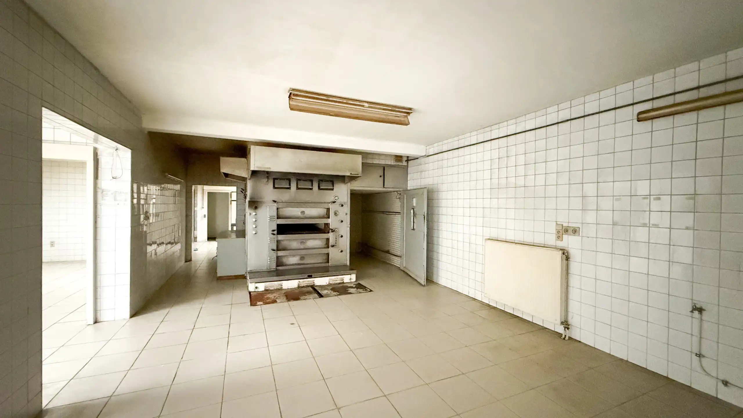 Handelspand met ingerichte bakkerij & appartement Wellen foto 18