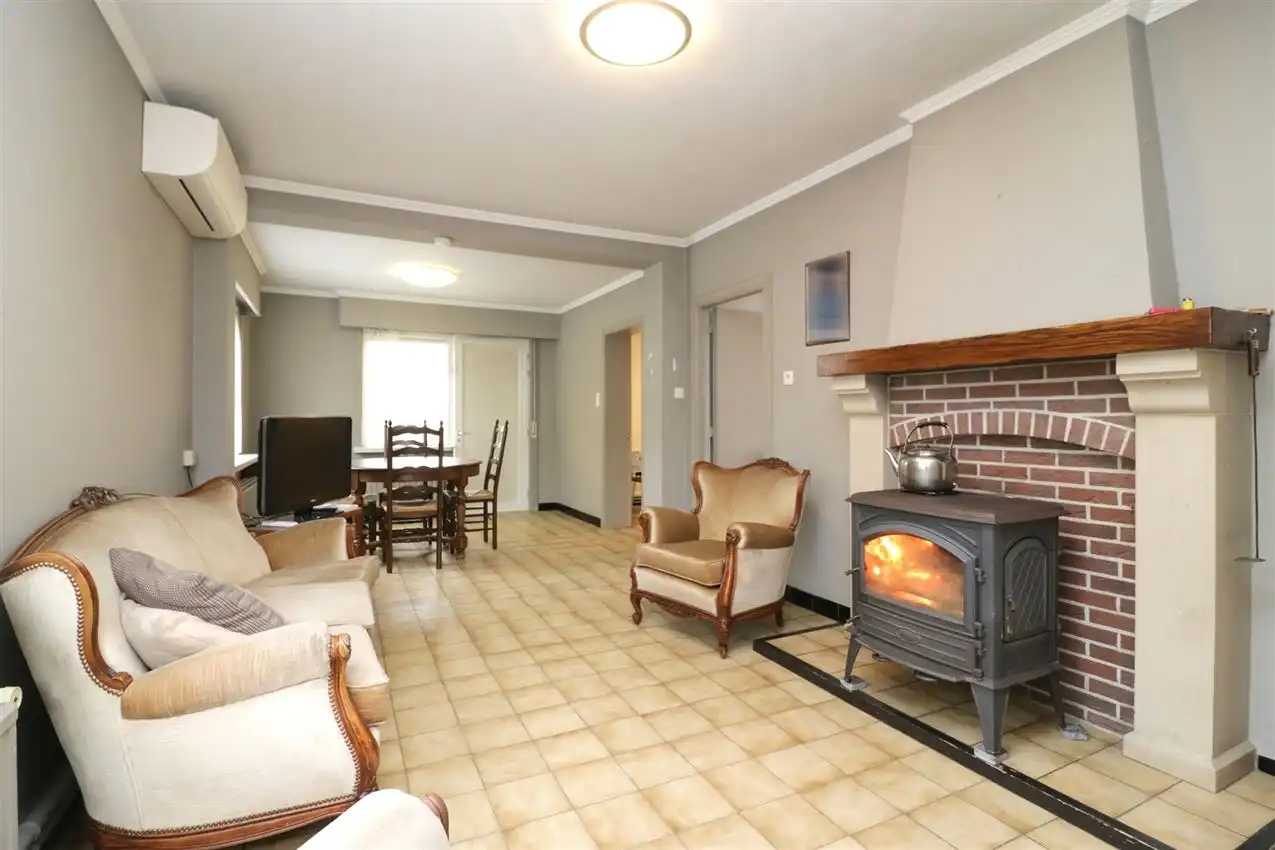 Gezinswoning met ruimte om mee te groeien op breed perceel van 12 are foto 10