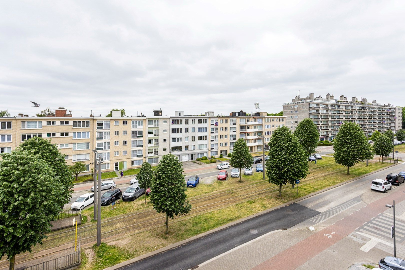 Te renoveren 2-slaapkamer appartement met terras! foto 6