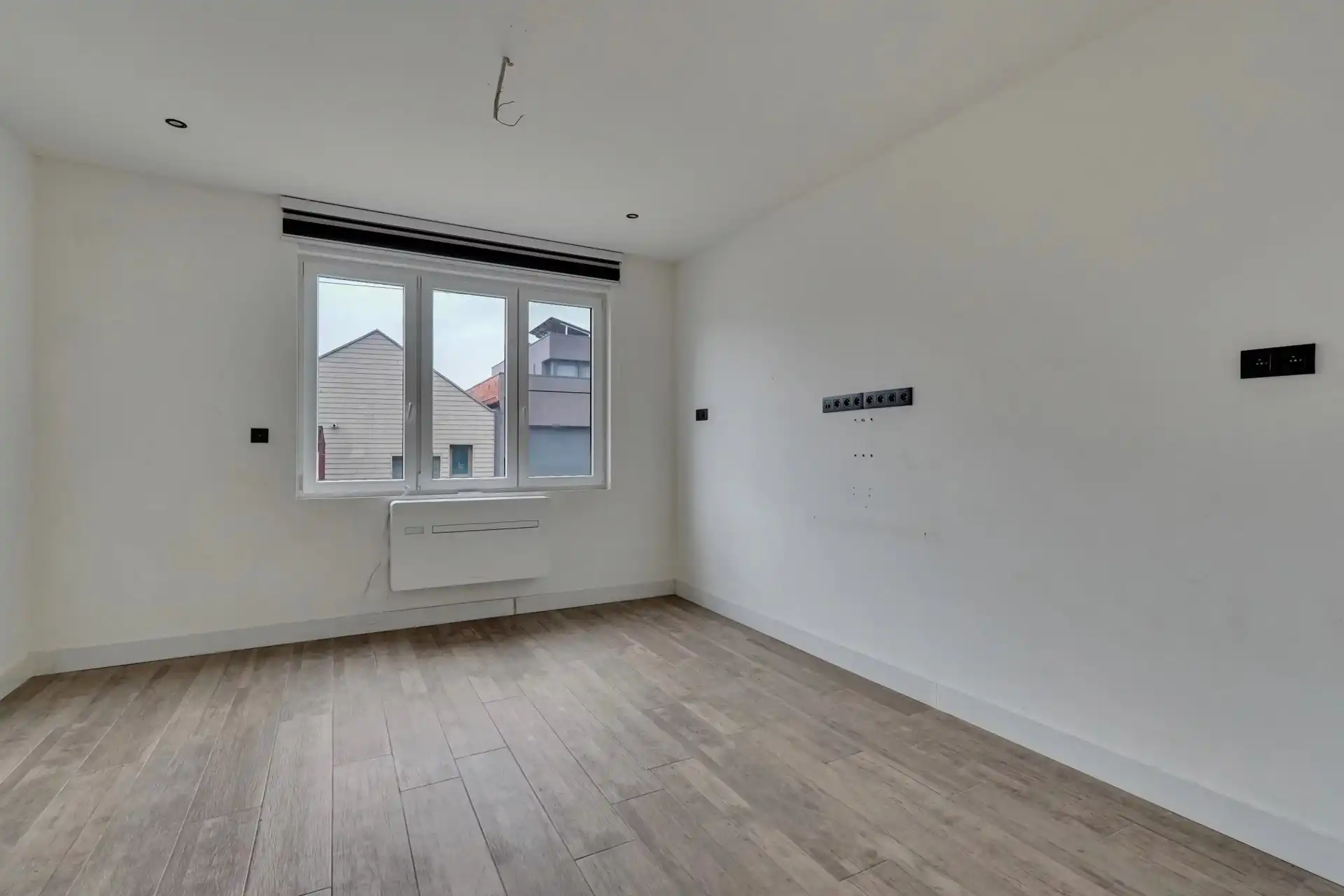 Woning met 2 slaapkamers, 2 badkamers, ruime zolder en tuin foto 4