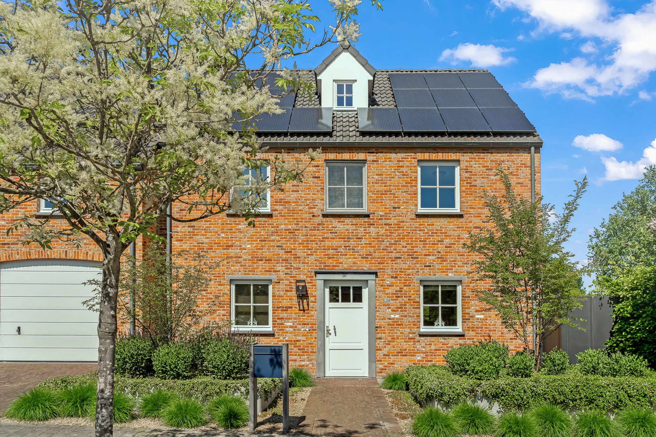 Instapklare woning met tuingerichte aanbouw foto 3