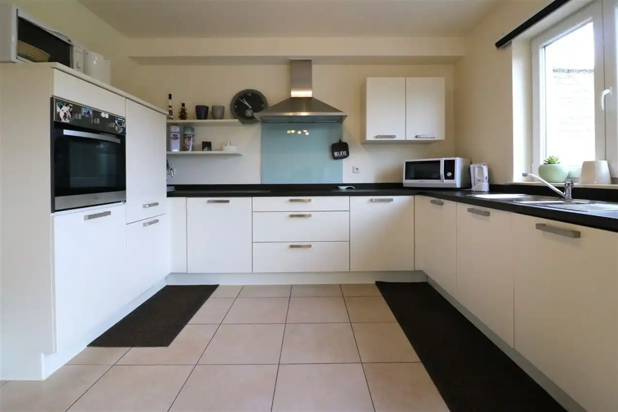 Moderne driegevelwoning met 3 slpk en tuin op rustige locatie foto 6