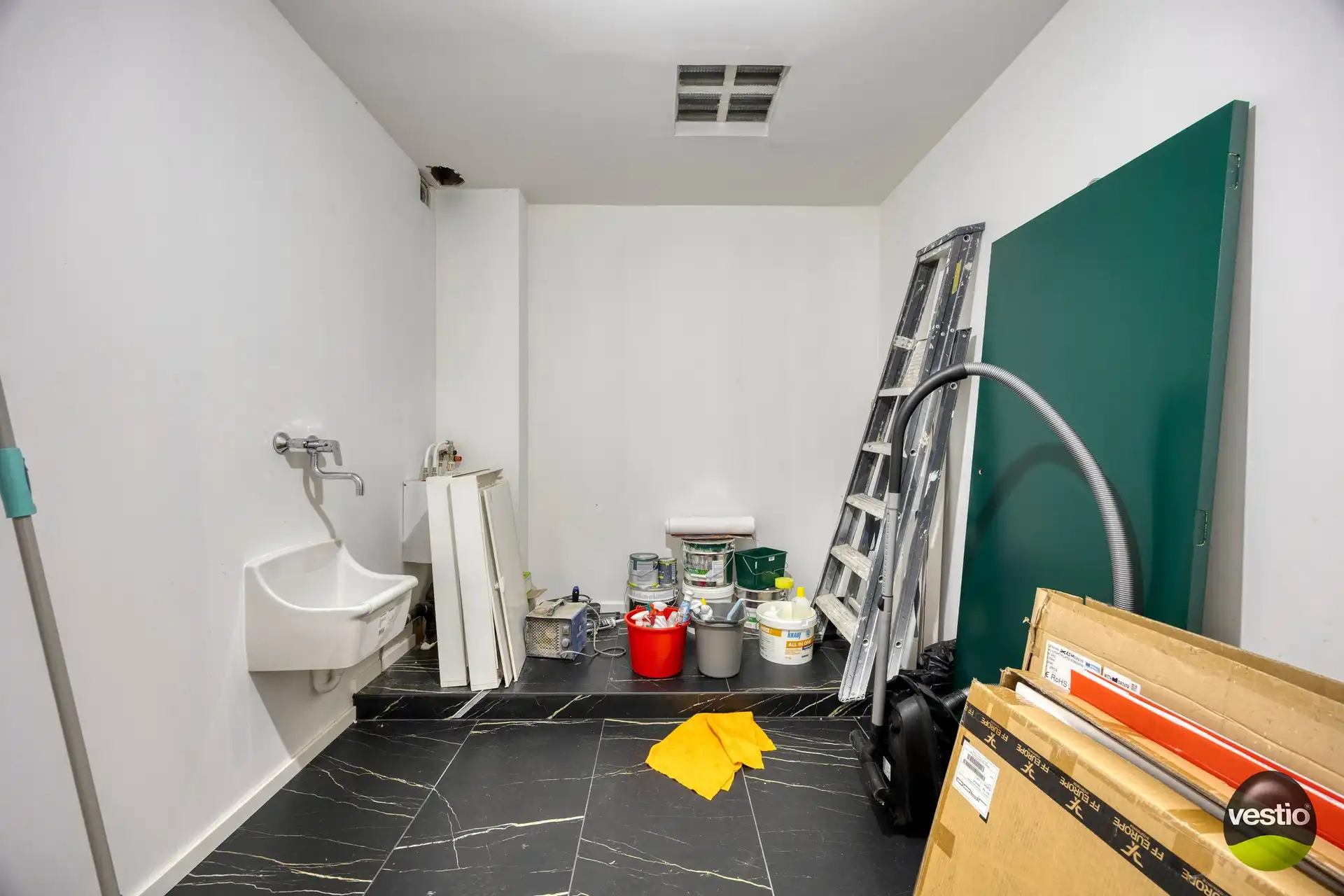 Luxueuze gelijkvloerse kantoorruimte van ca. 328 m² met parking. foto 17