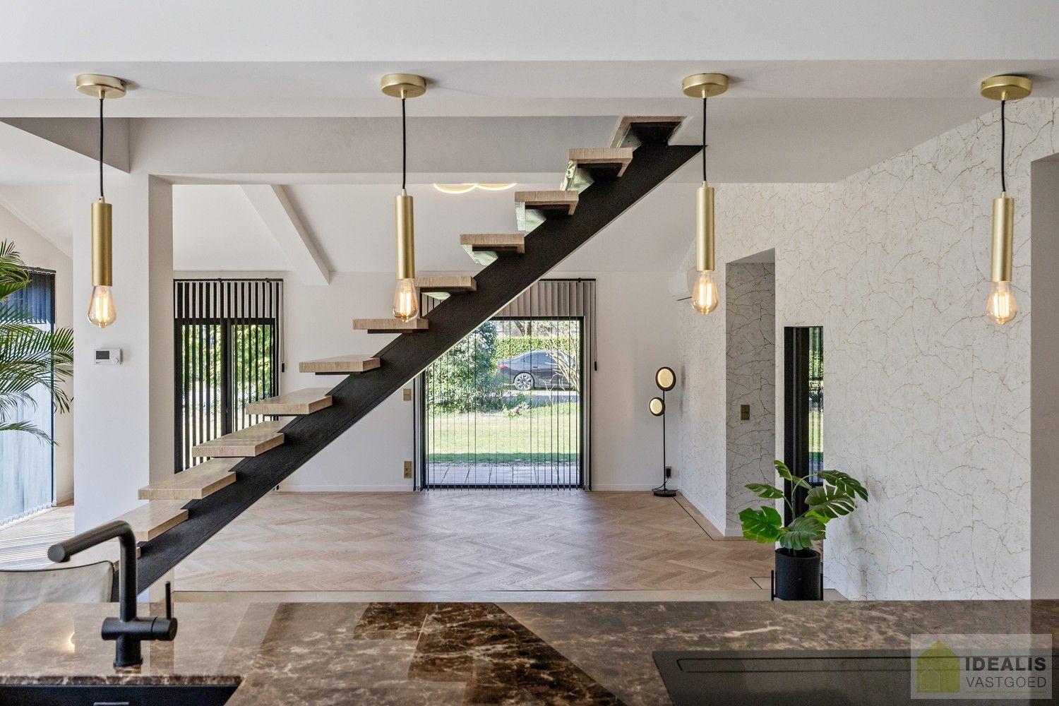 SCHITTERENDE VILLA OMRINGD DOOR PRACHTIGE TUIN MET EEN ZUIDERSE TOETS! foto 15