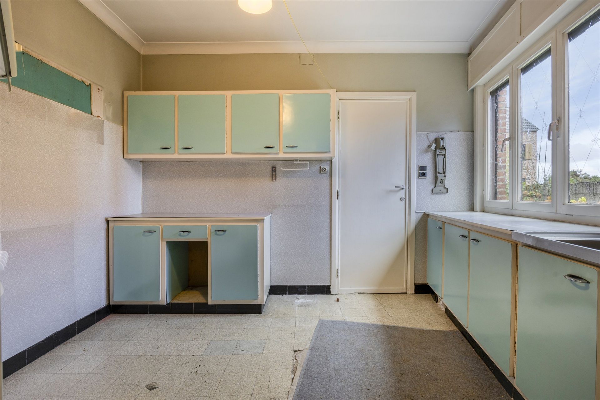 Rustiggelegen woning met atelier en knusse tuin! foto 9