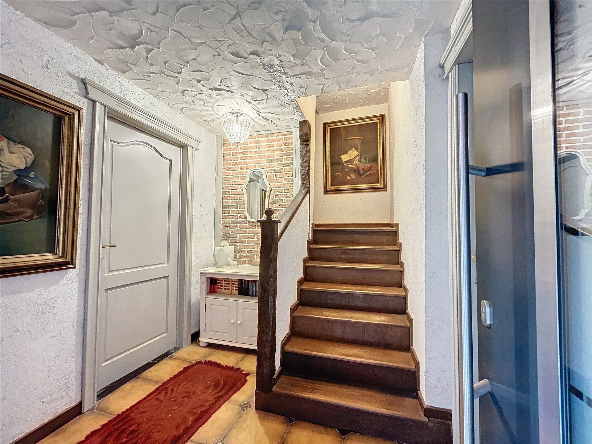 Instapklare woning met 236m² bewoonbare oppervlakte en garage foto 2