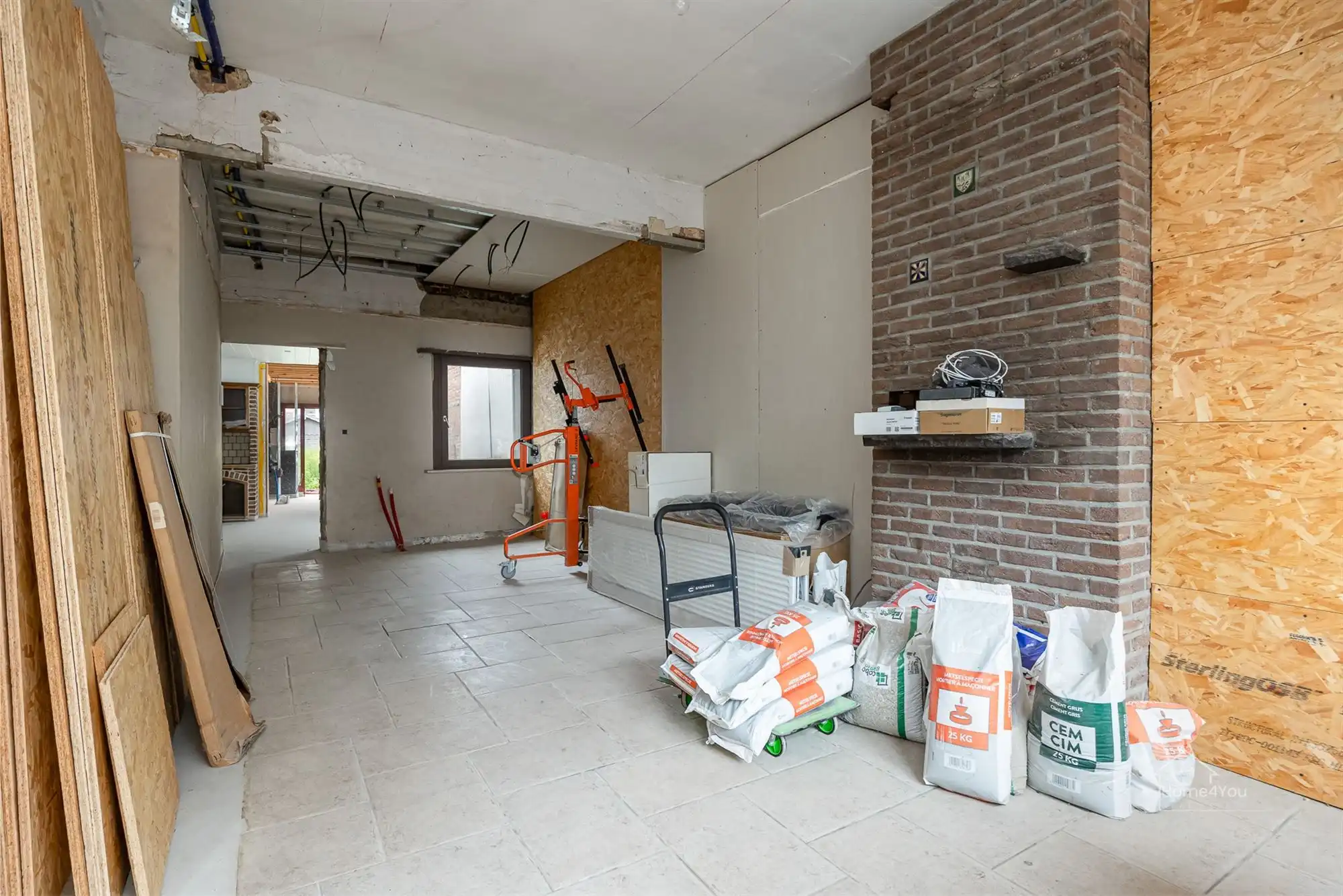 Te Renoveren Rijwoning - 2/3 slaapkamers + zolder foto 2