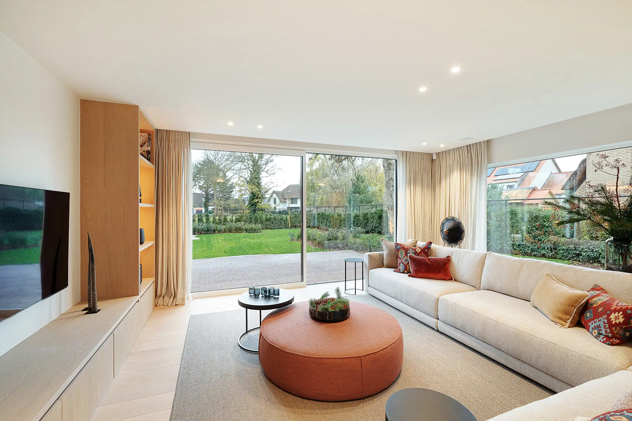 Alleenstaande villa, gelegen in een residentiële omgeving foto 2