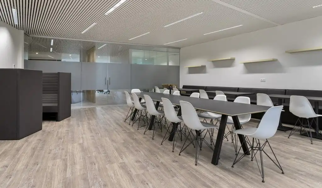 Kantoorverdiep te huur in Kowala Business Center in Gent foto 12