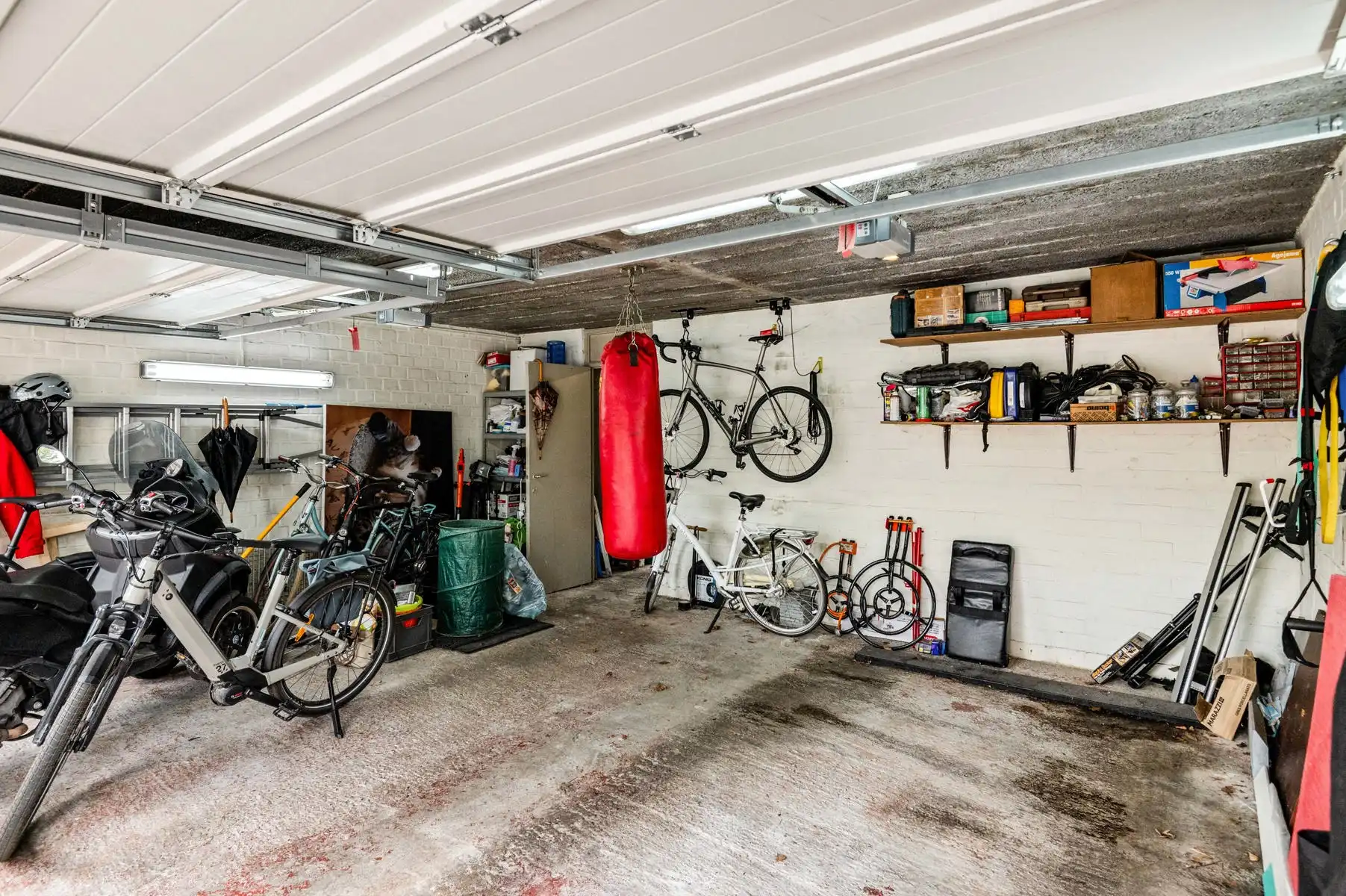 Gelijkvloers wonen met twee achterliggende garageboxen + oprit foto 25