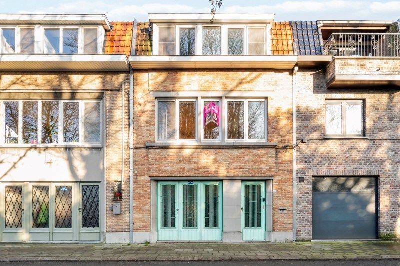 Hoofdfoto van de publicatie: Ruime te renoveren rijwoning in Sint-Kruis, Brugge