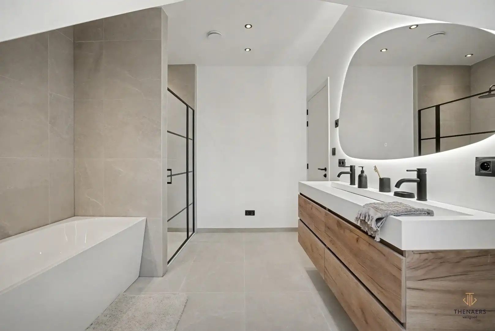 Nieuwbouwwoning met 3 slaapkamers en luxueuze afwerking. foto 22