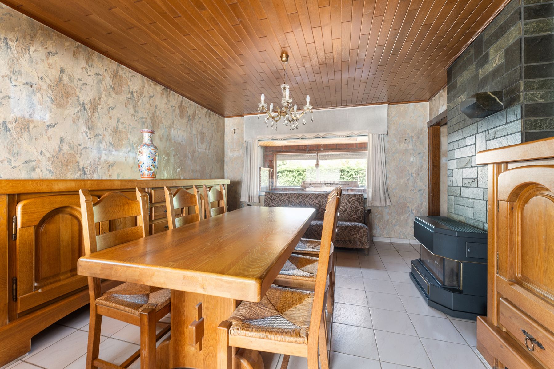Op te knappen woning met tuin en garage foto 8