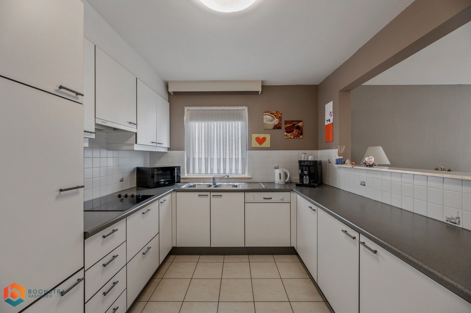 Ruim appartement (124m2) met 2 slpkrs, garage en terras foto 9