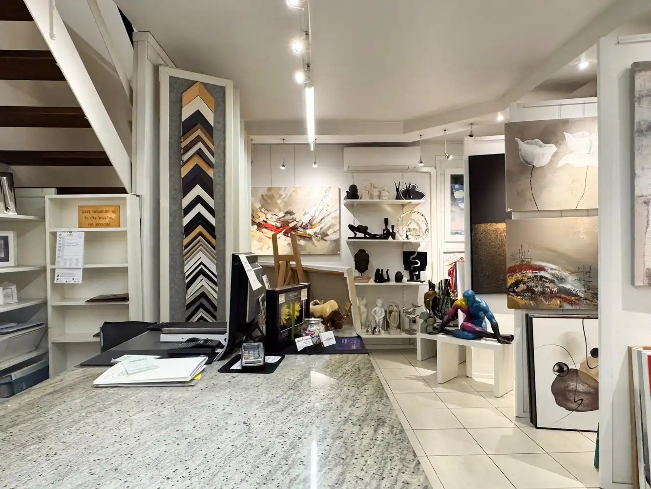 Kantoor- of handelsruimte shopping 3 Genk foto {{pictureIndex}}