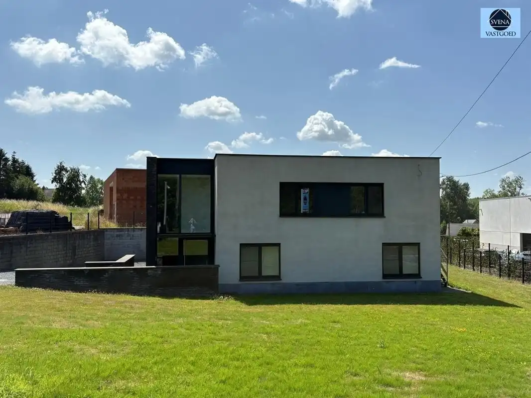 APPARTEMENT MET MAGAZIJN GELEGEN IN KMO ZONE foto 4