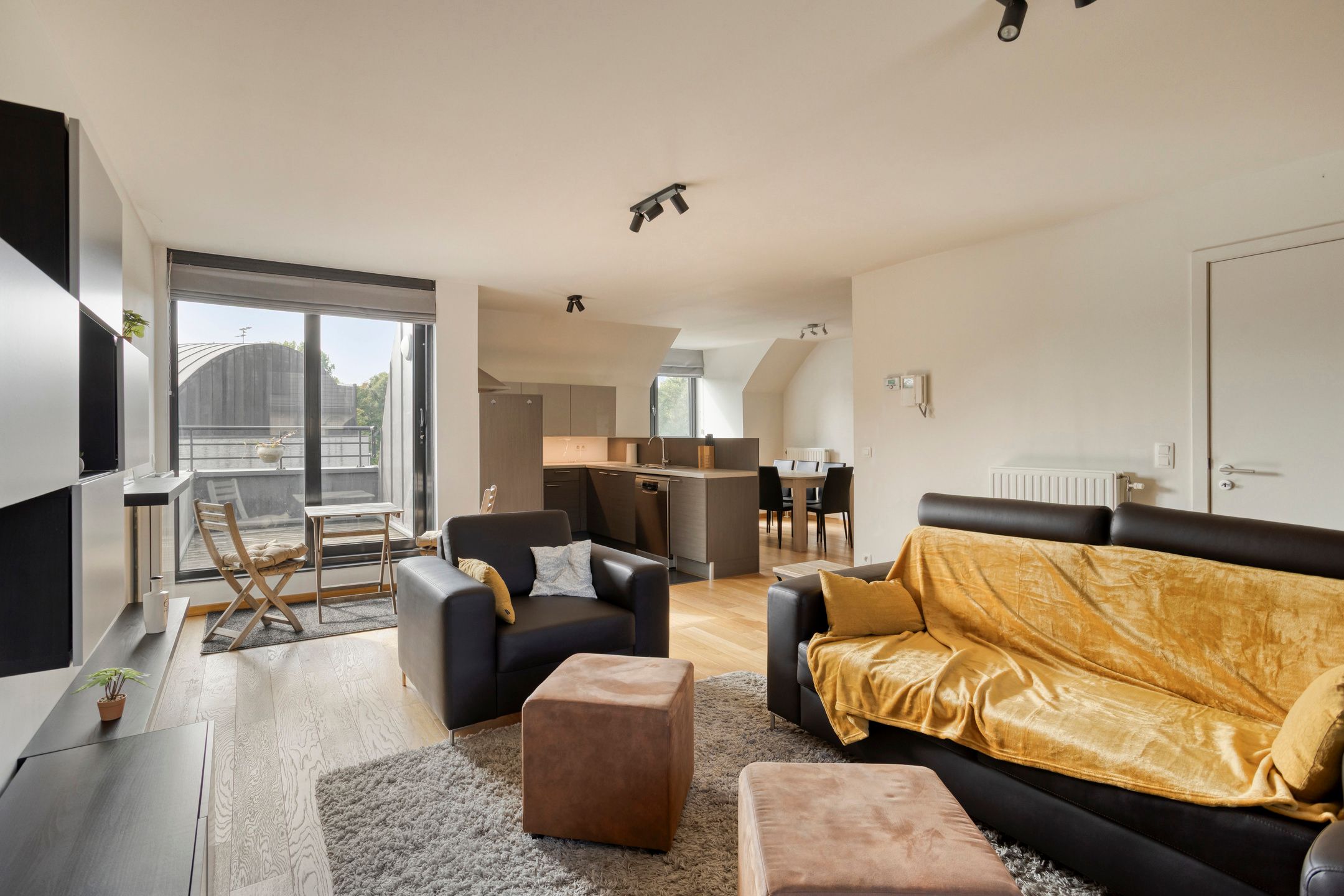 Energiezuinig 3-slaapkamerappartement met terras! foto 2