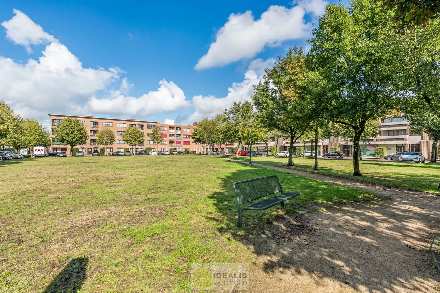 IDEALIS VASTGOED – CENTRAAL, DOCH ZEER RUSTIG GELEGEN 3-SLPKMR APPARTEMENT IN HET CENTRUM VAN HEPPEN (LEOPOLDSBURG)! – Correct onderhouden appartement van ca. 100m² op de tweede verdieping met een aangename leefruimte met aansluitend keuken, 3 slaapkamers, bergruimte en badkamer. Het appartement beschikt tevens over een privatieve kelder en aparte garagebox. Geschikt voor zij die zoeken naar betaalbaar wonen in het centrum van Heppen. foto 21